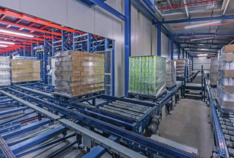 Pallet rollenbanen combineren de efficiëntie van magazijnkranen en de processen van inslag, verzending en verwerking van laadeenheden.