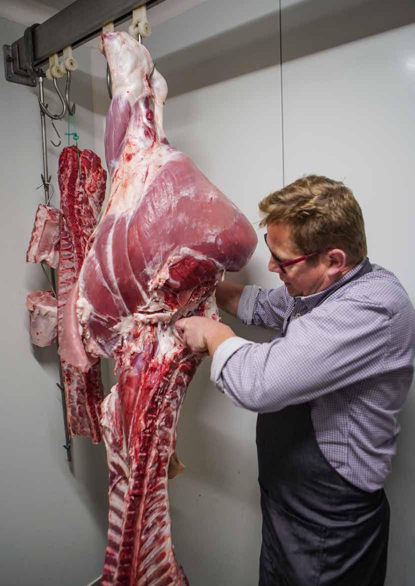 Ons kalfsvlees Meer en meer Belgen ontdekken de smaak van een lekker stukje mals en sappig kalfsvlees. Slagerij Johan & Inge heeft een lange traditie hoog te houden.