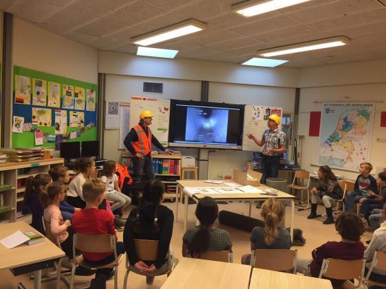 groepen het gezamenlijke project het heelal, verder gaat: Groep 1/2 aan de slag met het seizoen herfst en