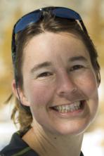 Anne van Galen is international mountain leader (gediplomeerd in Zwitserland) en woont in de Franse Alpen.