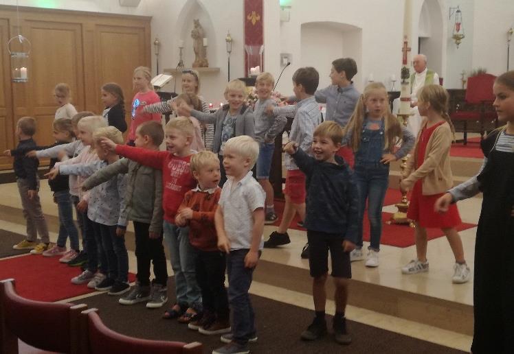 Nand speelde zelfs voor het eerst én zonder repetitie op het grote kerkorgel! Hij deed dat schitterend.