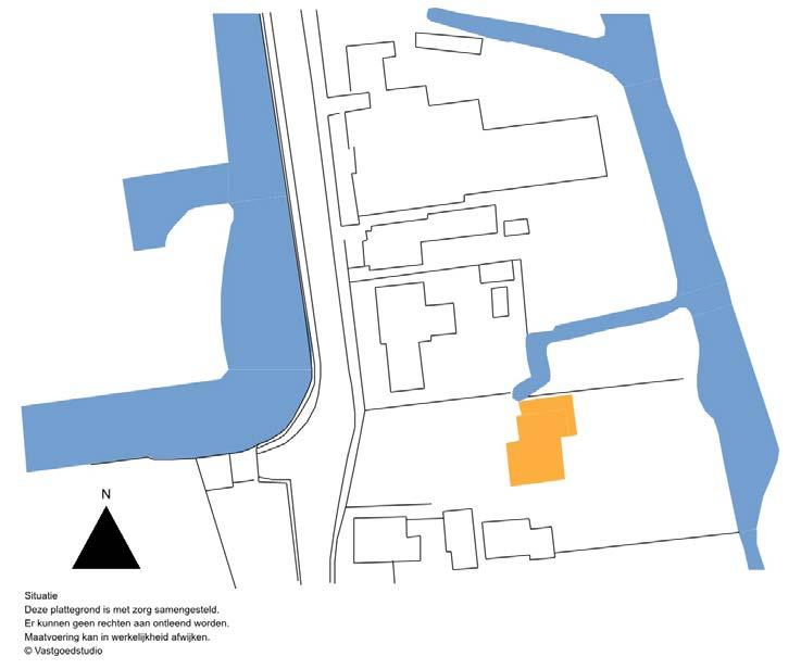 Tuin Het huis is verhoogd gesitueerd op een terp met uitzicht over voor-, achter- en zijtuin. De voortuin ligt aan de westkant van de woning en de achtertuin aan de oostkant.