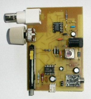 HF gedeelte (oscillator) Bestuk de NE602 samen met de nodige componenten voor de oscillator en de tuning : C5 R9 C7 C8 C9 C11 C10 D1 D4 R15 R22, de multiturn-trimmer, model Barco, en de spoel L2.