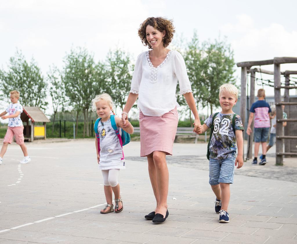 De school heeft een duidelijke identiteit; met weeksluitingen, vieringen