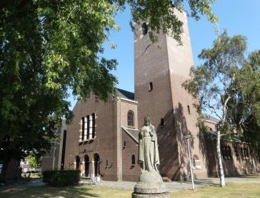 Rooms-katholieke kerk aan het Heilig Hartplein in de wijk