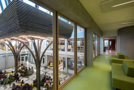 Een gebouw dat leerlingen serieus neemt, dat laat zien dat ze in ontwikkeling zijn en volwassen worden. Het concept werd de drager voor het schoolgebouw.
