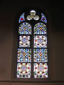 Het vochtgehalte in de kerk is hoog getuige het condens op de ramen bij een relatief lage binnentemperatuur (dag van de opname binnentemperatuur 16 C, buitentemperatuur 13 C).