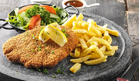 ll Varkensschnitzel 9,25 Boerenschnitzel 10,50 met gebakken uitjes, champignons, paprika, spekjes, doperwtjes & worteltjes Fish and Chips een lekker