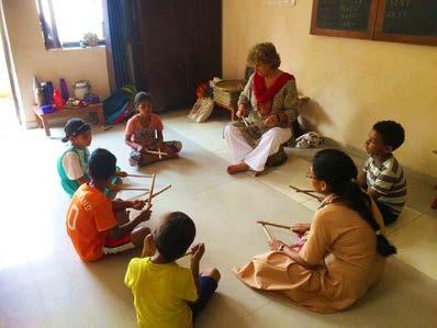 Op vraag van Namita Porwal, oprichtster van vrijeschool Aarambh in Delhi, was Marja Maria Kanters uit Zutphen twee weken in Aarambh, om daar aan alle juffen én de kinderen muziekles te geven.