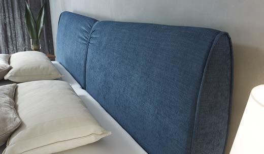 Comfort tijdens het lezen of tv-kijken in bed bieden de houten hoofdborden A en B met drie opties voor gestoffeerde kussens en