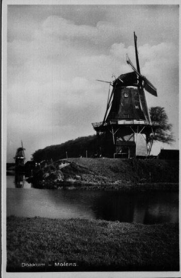 Molen De Hoop 1849 Dokkum door Jan Wüst De jaren 40-45 Nu ik in Anjum op de molen De Eendracht 1889 ben, heb ik daar verschillende miniaturen staan van de heer Thijs van der Molen.