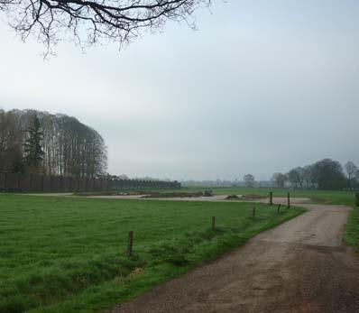 Oorspronkelijk waren deze open gebieden dichter en minder transparant. Het landschap aan de zuidzijde kent een restant van de voormalige es.