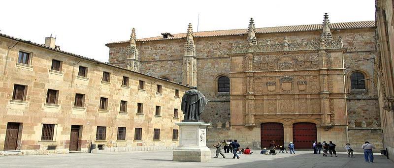 In de late namiddag transfer naar Salamanca (100km) voor avondmaal en logies in Salamanca.