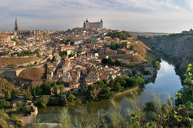 DAG 5: SALAMANCA TOLEDO Vertrek naar Toledo (220km). De namiddag staat in het teken van Toledo. Het compacte Toledo is één van de belangrijkste oude steden van Spanje.