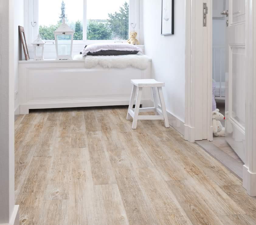 Flexxfloors Stick Geen lijm benodigd Rustiek grenen Net als laminaat en houten vloeren bestaat Flexxfloors Stick uit stroken of tegels, maar het grote verschil is dat Flexxfloors Stick slechts 2 mm