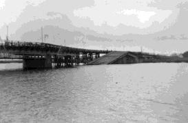 Foto voorstellende de brug over de Oude Rijn tussen Babberich en Herwen en Aerdt door A.
