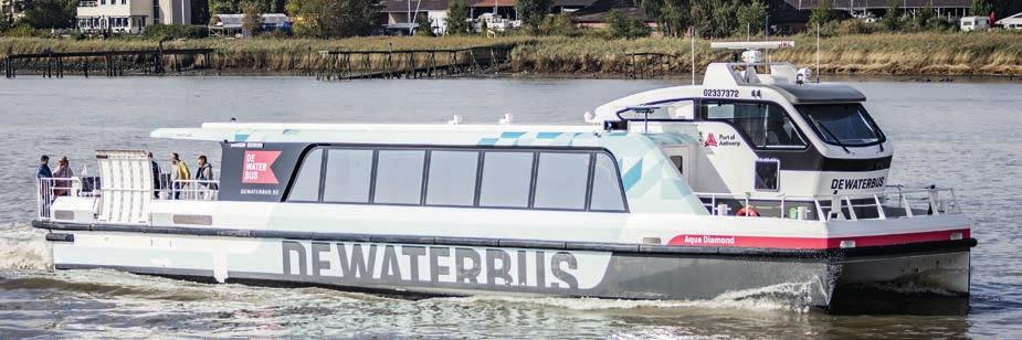 Gerrit de Boer is redacteur van SWZ Maritime en bekend schrijver van maritieme boeken. De Waterbus 2407 Aqua Diamond voor Antwerpen.