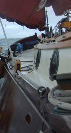 krijgen. Bijna thuis: voor anker bij Durgerdam. Door de sluis het IJsselmeer op en door naar Andijk.