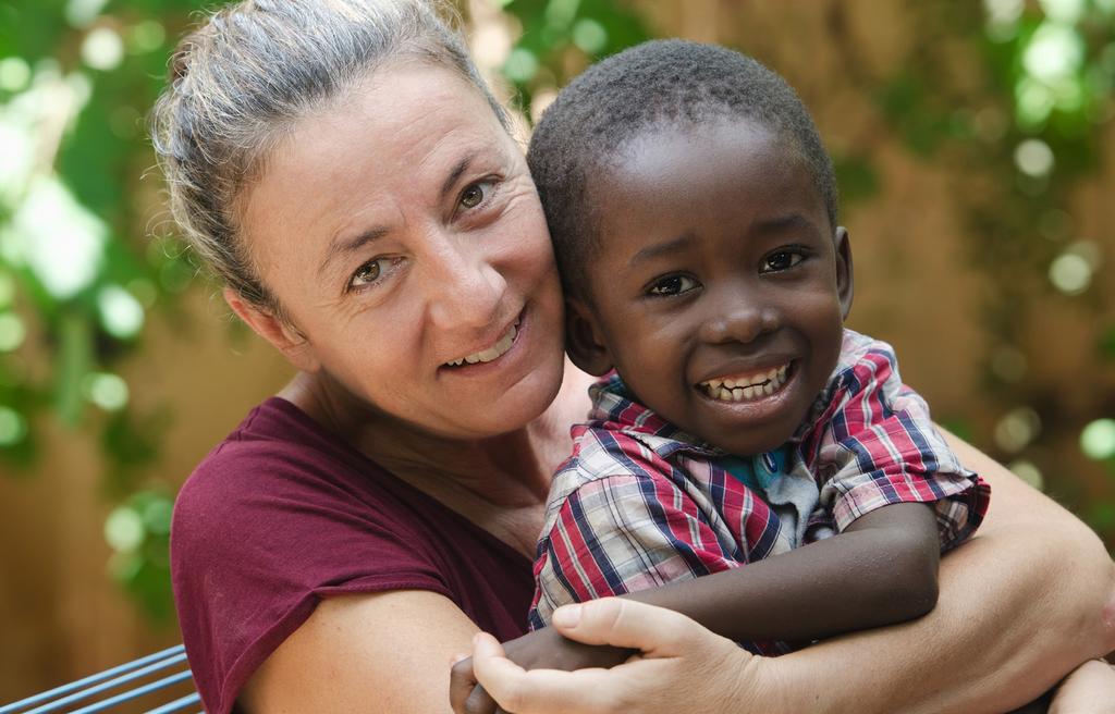 2 VOORBEREIDING ASPIRANT-ADOPTIEOUDERS Sinds 1989 volgen aspirant-adoptieouders een verplicht voorbereidingsprogramma bij Stichting Adoptievoorzieningen.