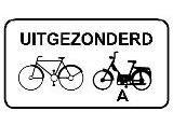 Bordje M2, M3, M11 of M12 (geplaatst onder een teken C1, C3, C31 ofd1) om aan te duiden dat het verbod niet geldt voor fietsers B22 en B23 Oversteken op het zebrapad Om de rijbaan over te steken