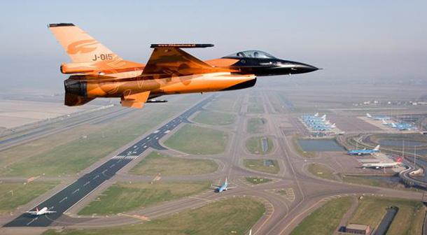 Meldingen en melders per plaats 11 Tien F-16 s van de Koninklijke Luchtmacht hebben in formatie na de