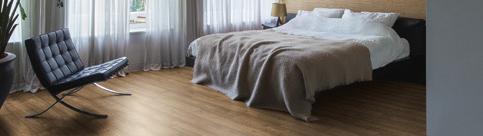 Deze perfecte combinatie van design en structuur zorgt ervoor dat de vloer als echt hout oogt en aanvoelt.
