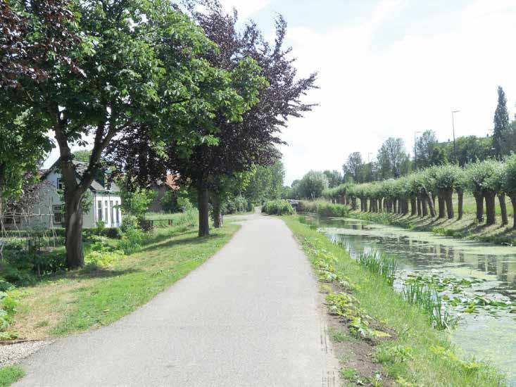 ruimtelijke hoofdkarakteristiek: lintbebouwing met nieuwe boerderijtypes vrijstaande woningen, tweekappers 3.