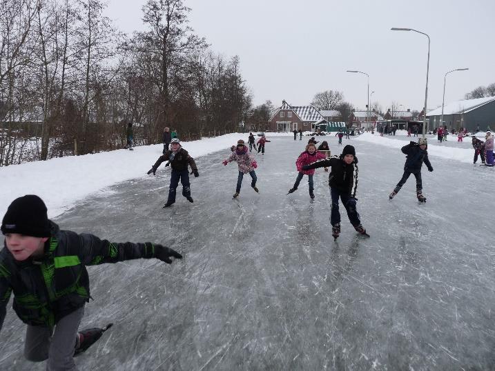 Beste ouders/verzorgers, Wij zijn op zoek naar nieuwe verkeersouders. Zoals u wellicht weet heeft Colinda deze taak jaren Aan het einde van dit schooljaar stopt Colinda met verkeersouder.