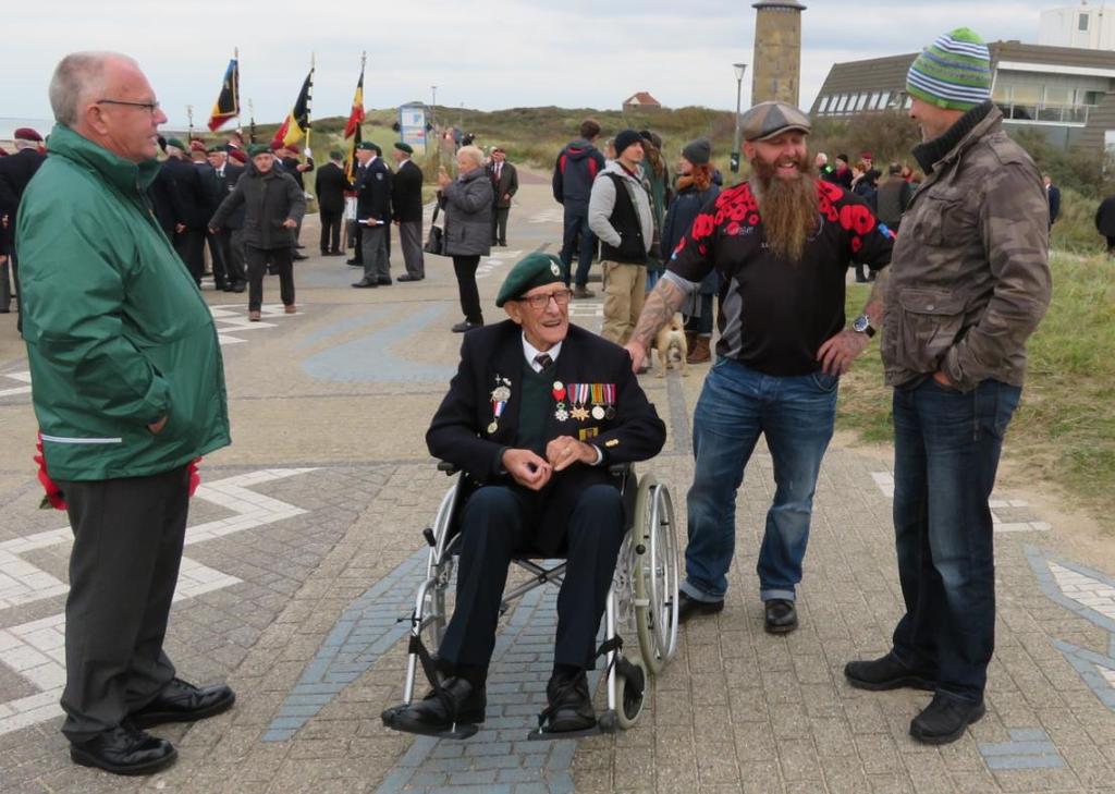 Als de Belgische Commando s net klaar zijn met hun herdenking komen de Engelsen aan.