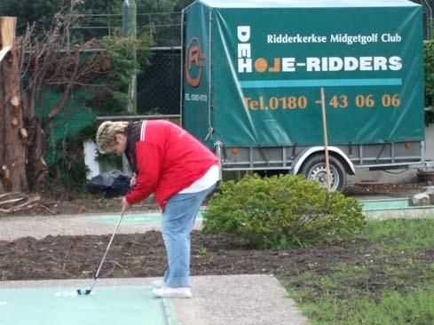 MEDEDELINGEN: ZATERDAG 20 SEPTEMBER 2008 COMBI TOERNOOI in RIDDERKERK 3 ronden lang + 3 ronden kort Bij de heren was het wel heel erg spannend dit weekend. Er werd wel heel erg laag geslagen.