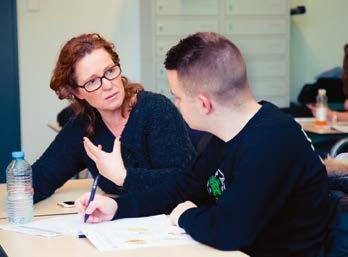 Inhoud training Alle aspecten van het vertrouwenswerk komen in de training aan bod. U krijgt kennis en informatie aangereikt en oefent met vaardigheden en praktijksituaties.