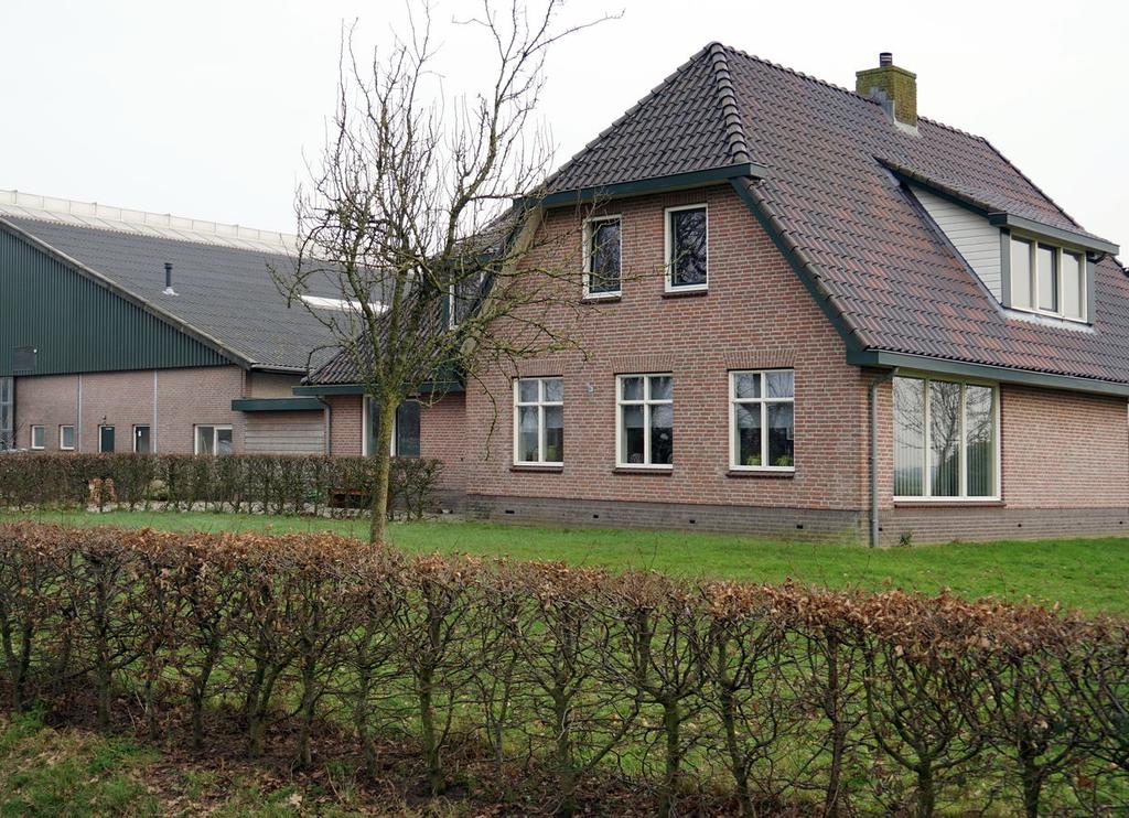 Bedrijfswoning Achterweg 7 Landelijk gelegen bedrijfswoning in het buitengebied van de gemeente Steenwijkerland en toch maar op 2 km afstand van Steenwijk.