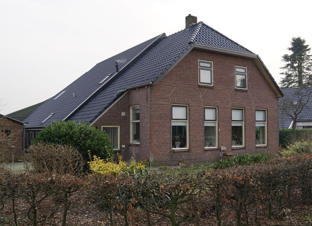 Bedrijfswoning Achterweg 1 Vrijstaande, landelijk gelegen bedrijfswoning in het buitengebied van Steenwijkerland aan de rand van Onna op ca. 2 km afstand van Steenwijk.