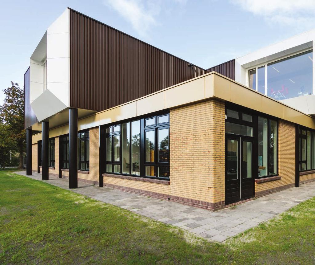 Simon van Hasseltschool, Groningen: Een overzichtelijke school met veel kijklijnen Al in 1987 speelde het idee om iets te doen aan het gebouw van de Simon van Hasseltschool in Groningen.