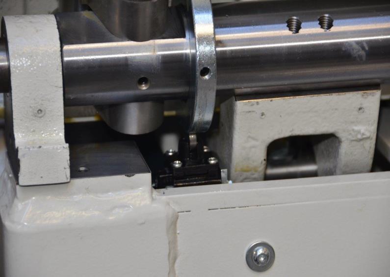 Micro-veiligheidsschakelaar De machine kan pas terug opgestart worden wanneer het proces van het open- of