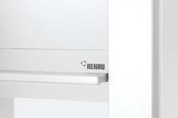 Het systeem met ESG-lamellen (veiligheidsglas) zorgt dat de inhoud van de keukenkast in het juiste licht wordt geplaatst,