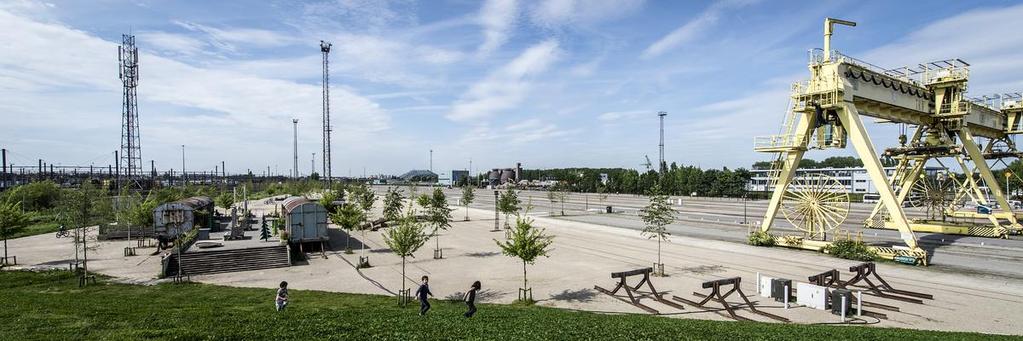 Spoor Oost Nieuwe publieke ruimte, een plek voor evenementen en parking op een verlaten containerterminal Spoor Oost is in maart 2016 geopend als nieuwe publieke ruimte, een plek voor evenementen en