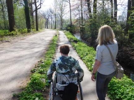 Dat is niet te realiseren. Wanneer mensen elkaar moeten passeren is dat problematisch.