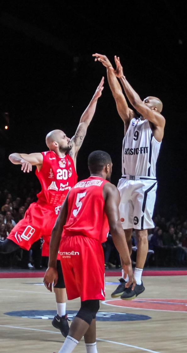 THE GAME EEN UITZONDERLIJKE AFSPRAAK PALEIS 12 VRIJDAG 20 APRIL 2018 20u30 Op vrijdag 20 april 2018, zal Basic-Fit Brussels Basketball het opnemen tegen Crelan Okapi Aalstar in Paleis 12 in het kader