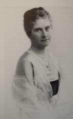 Edwina van Heek Ewing, 1910 Kuuroord Pau Frankrijk. Landhuis Zonnebeek 2013.
