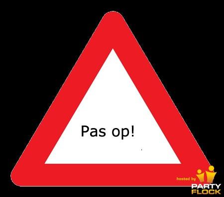 Wat wordt in de aanklacht ook benadrukt? Jesaja 2:7 7 Hun land is vol zilver en goud, en er [komt] geen einde aan hun schatten. Hun land is vol paarden, en er [komt] geen einde aan hun wagens.