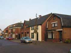 6. ACHTMAAL 6.1 Historische lintbebouwing Algemene beschrijving Achtmaal is een kerkdorp dat is ontstaan op het kruispunt van de wegen naar Zundert, Wernhout, Nieuwmoer en Roosendaal.