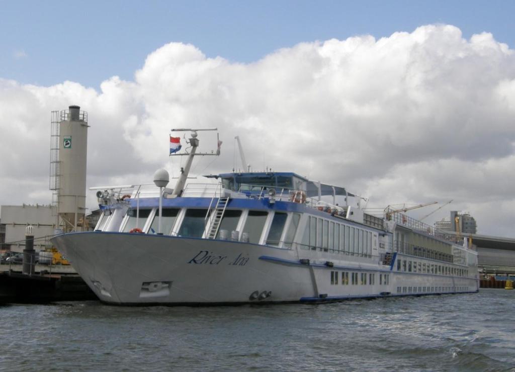 6. Riviercruisevaart Behalve de recreatievaart is de riviercruisevaart op de IJssel ook een sector van belang.