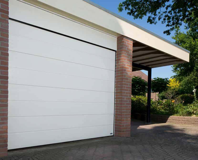 Horizontaal breed, woodgrain, RAL 9016 Stalen sectionaaldeuren Novoferm biedt voor iedere garage een passende oplossing. Of het nu gaat om nieuwbouw of renovatie.