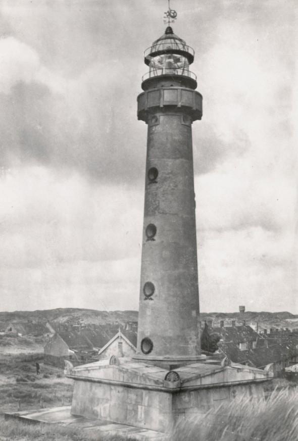 In 1833 was Valk ook verantwoordelijk voor de bouw van een lichtwachtersverblijf en een nieuwe lantaarn op de kerktoren van Goedereede.