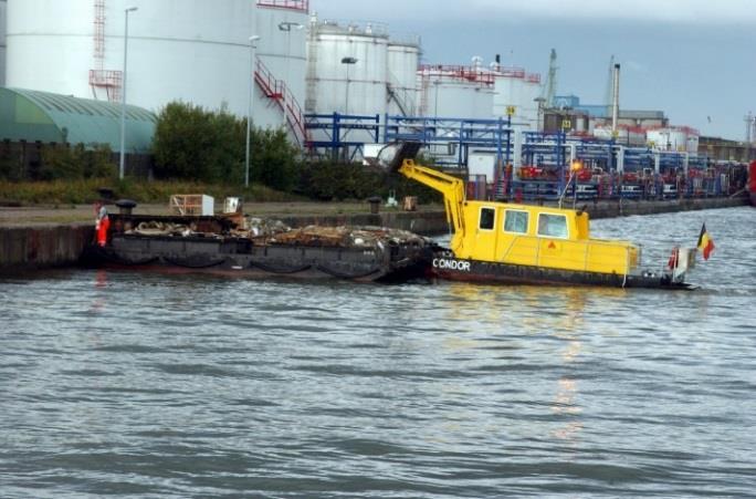 opgeruimd kan uiteraard niet meer in het water terechtkomen. Ook in de Vlaamse havens worden initiatieven genomen om drijfvuil op te ruimen.