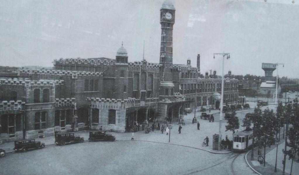 Het station na de 1 ste Wereldoorlog Op het plein werden 60