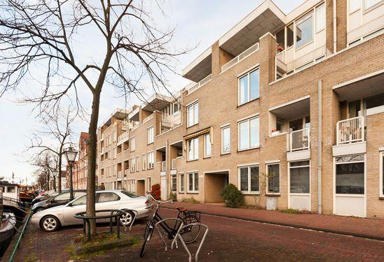 Modern 3-kamerappartement met balkon op het zuiden Wilt u wonen op een toplocatie aan het water in het gezellige centrum van Leiden?