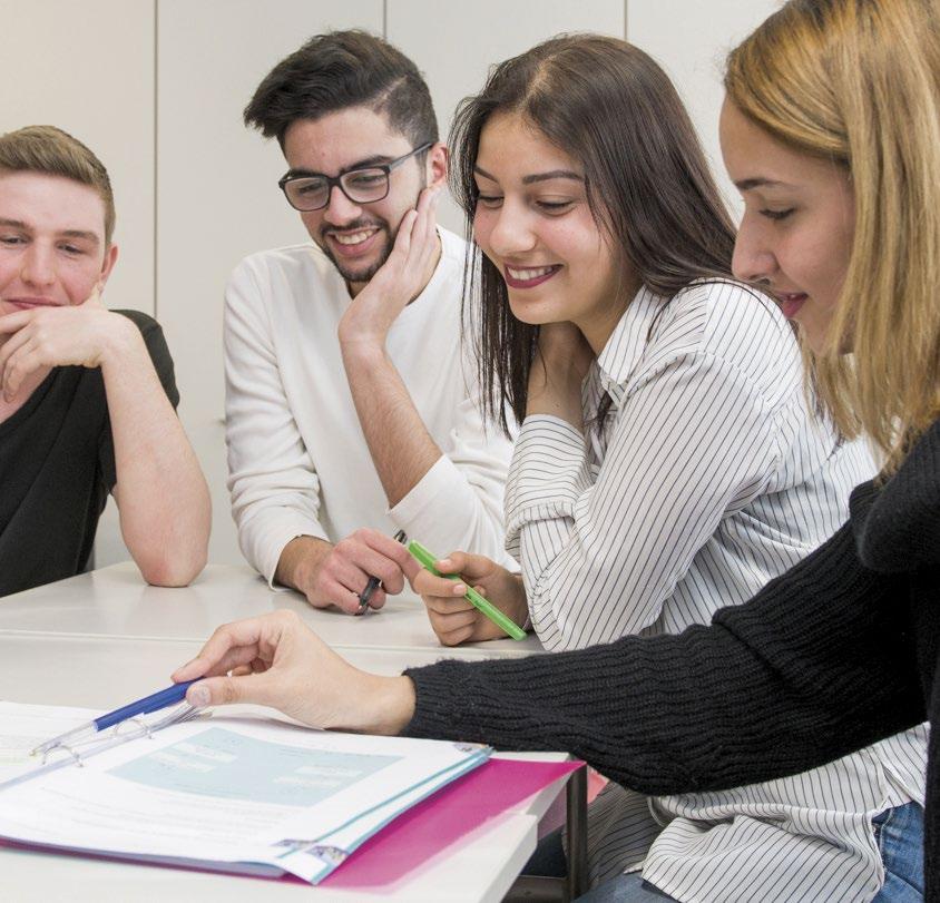 Tweede graad BSO Kantoor/Verkoop Office & retail Je talenten Je werkt graag met cijfers en met de computer. Je hebt feeling voor moderne vreemde talen. Je werkt ordelijk en correct.