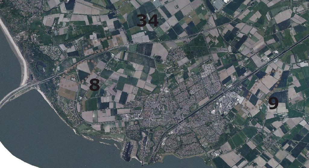 Bij locatie 1 bevinden zich binnen 360 meter van de drie beoogde turbines 16 gebouwen. Bij locatie 5 bevinden zich binnen 360 meter van de drie beoogde turbines 15 gebouwen.